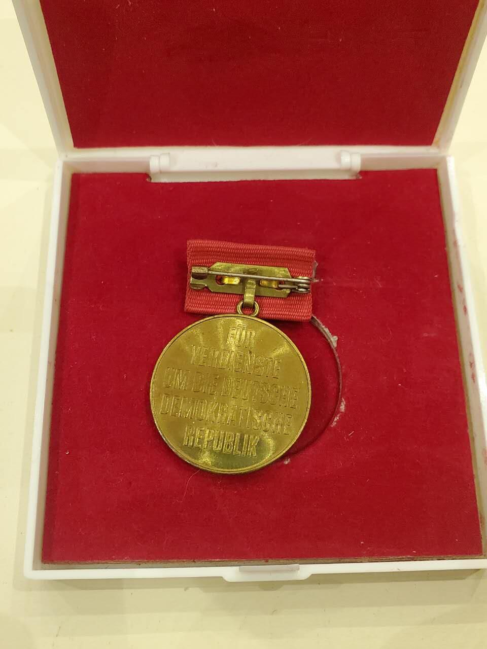 韵星假日军品类拍卖第40期 -- Rimey Holidays Militaria Auction 40 民主德国建国五十年纪念奖章带原盒一套