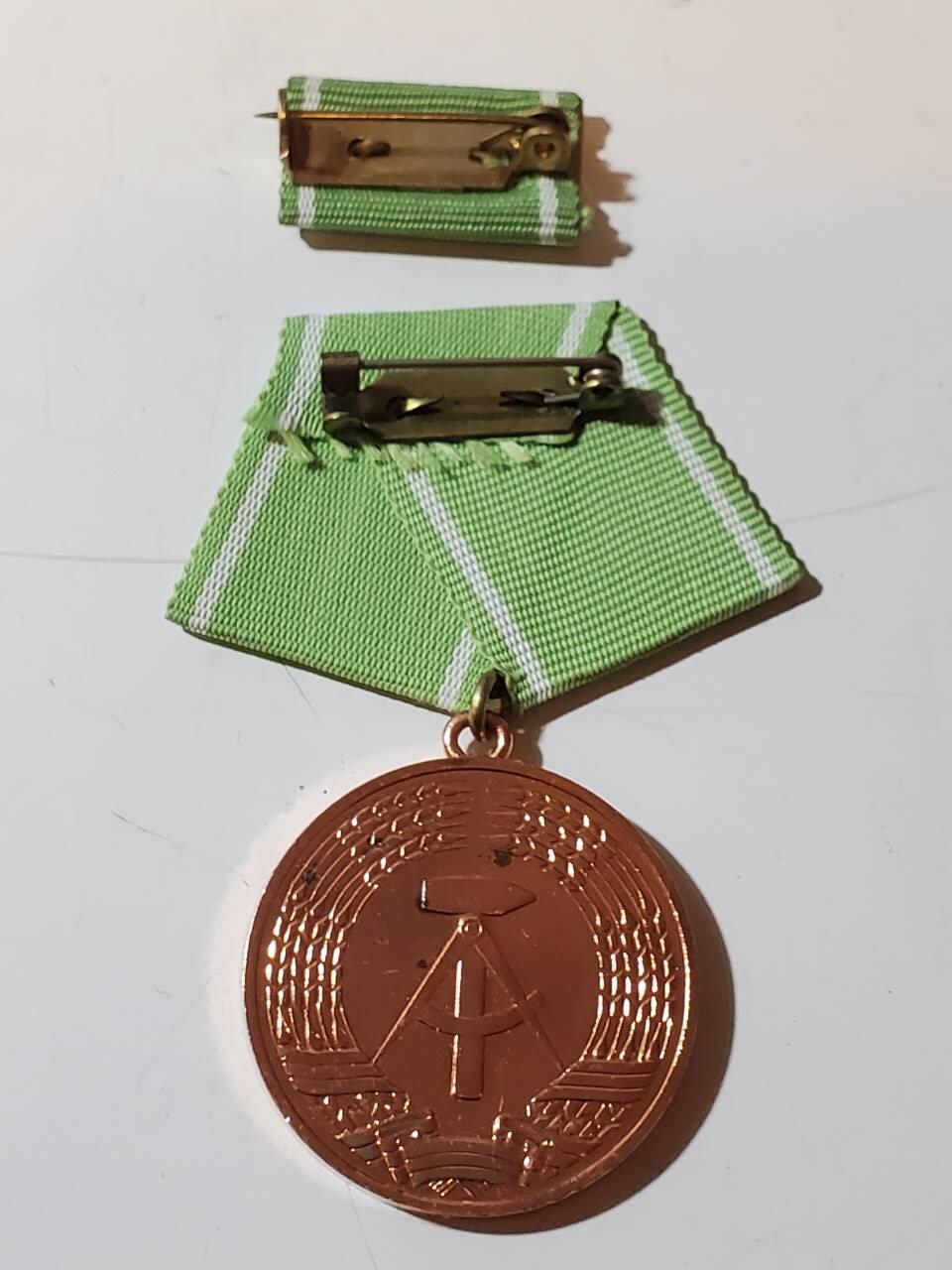 韵星假日军品类拍卖第40期 -- Rimey Holidays Militaria Auction 40 民主德国铜级内务部忠诚服务奖章带略