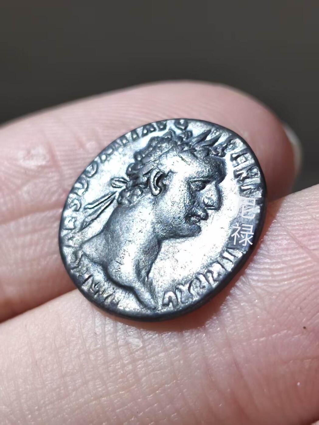 星盘世界钱币二月二十一日初五 世界古典币春节精品大拍 祝各位藏友马年大吉-新年新气象！ 图密善第纳尔银币，公元95-96年铸于罗马。背面是密涅瓦持矛立像。币文为图密善头衔，十五届保民官，二十二届统帅，十七届执政官，并且有CENSOR PERPETUUS PATER PATRIAE称号，即生灵的审查官，国父。