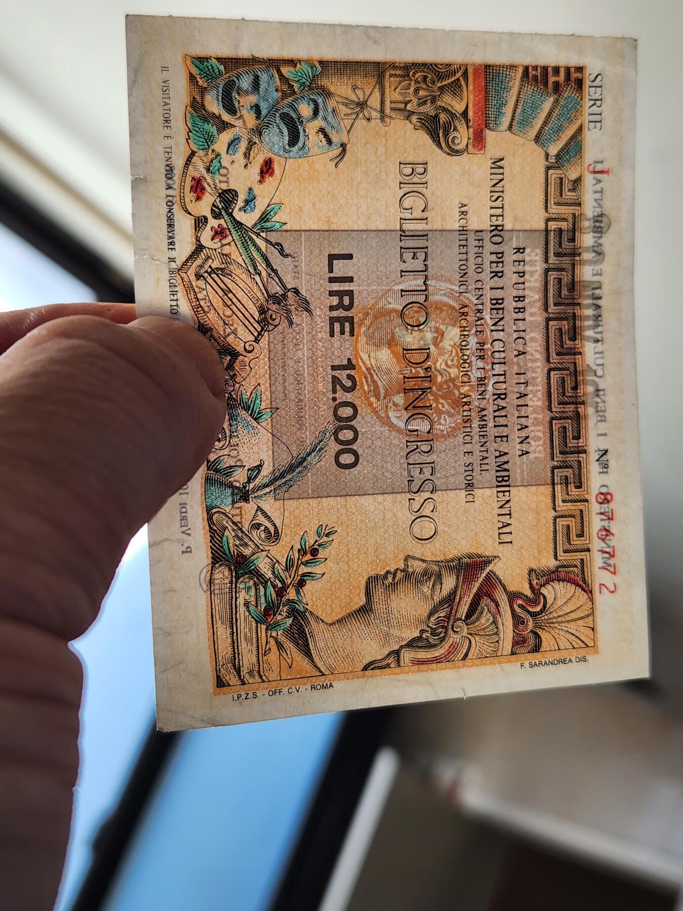 2月10号晚上8点 外国纸币自动截拍第23场 意大利 12000里拉 无孔版