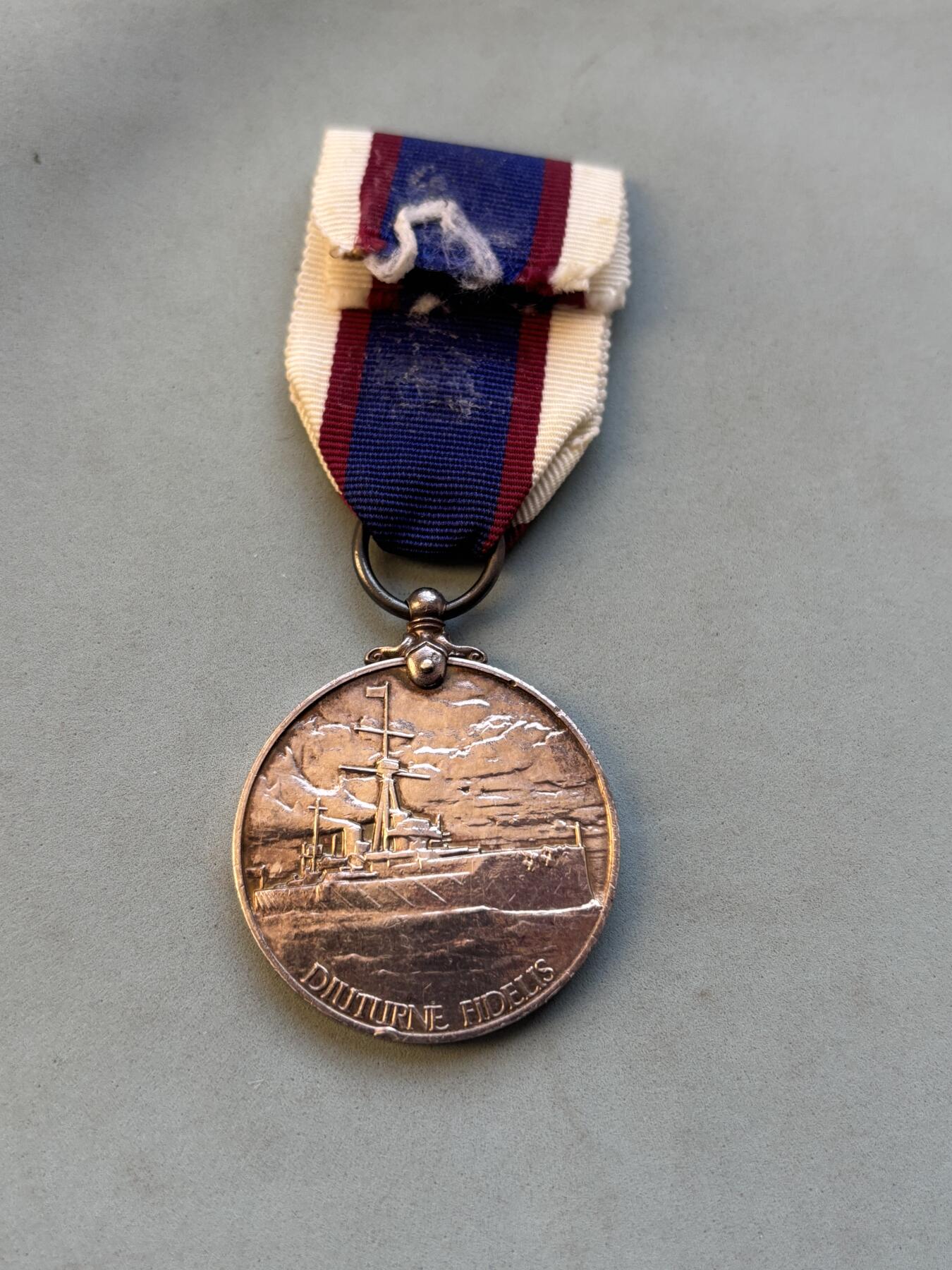 盛世勋华——号角文化勋章邮票专场拍卖第305期 英国海军预备役服役奖章 银制带边铭 总重34克，银价600+