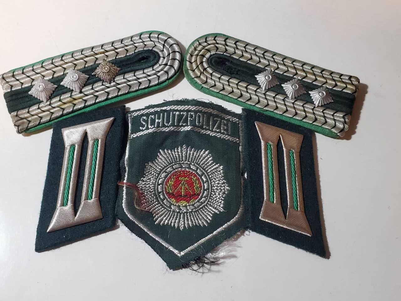 韵星假日军品类拍卖第40期 -- Rimey Holidays Militaria Auction 40 民主德国内务部人民警察配饰全套上尉肩章 臂章 领章