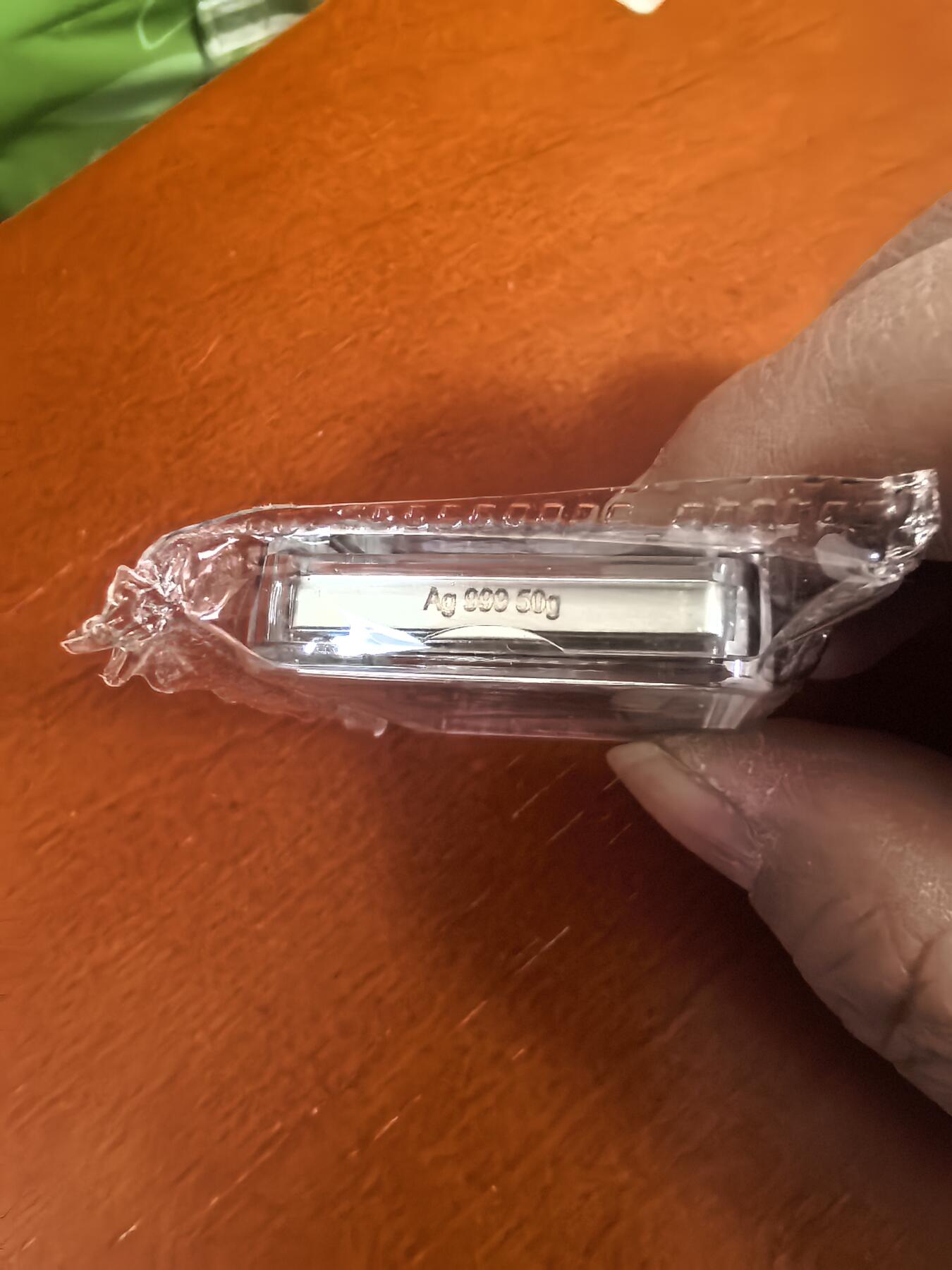 长老汇蛇年精选第九十九场拍卖 2021关羽持刀坐像长方形高浮雕仿古银章，50克999银，底部有银标