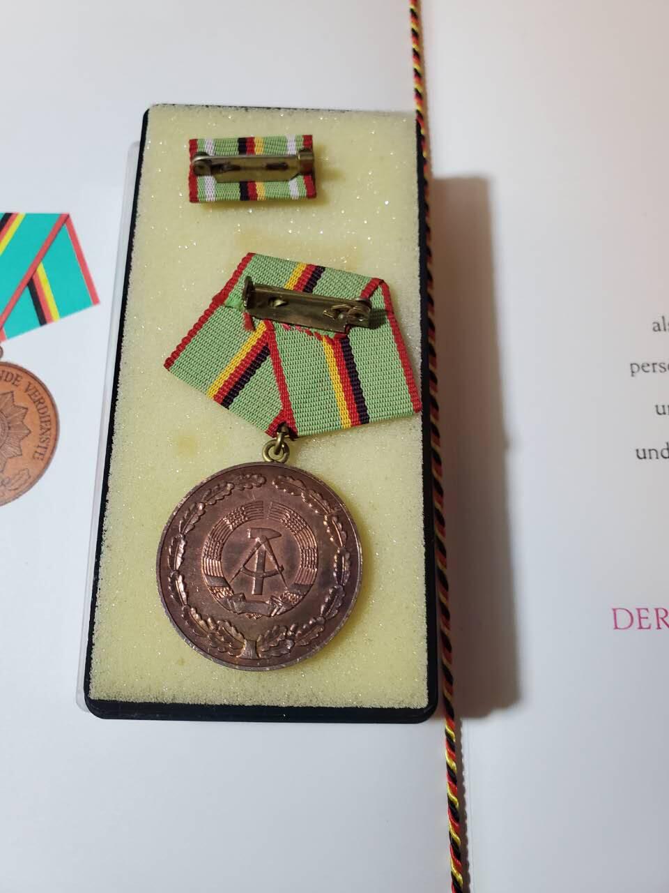 韵星假日军品类拍卖第40期 -- Rimey Holidays Militaria Auction 40 民主德国铜级内务部功绩奖章带原盒略 稀少实发大证书 好品一套