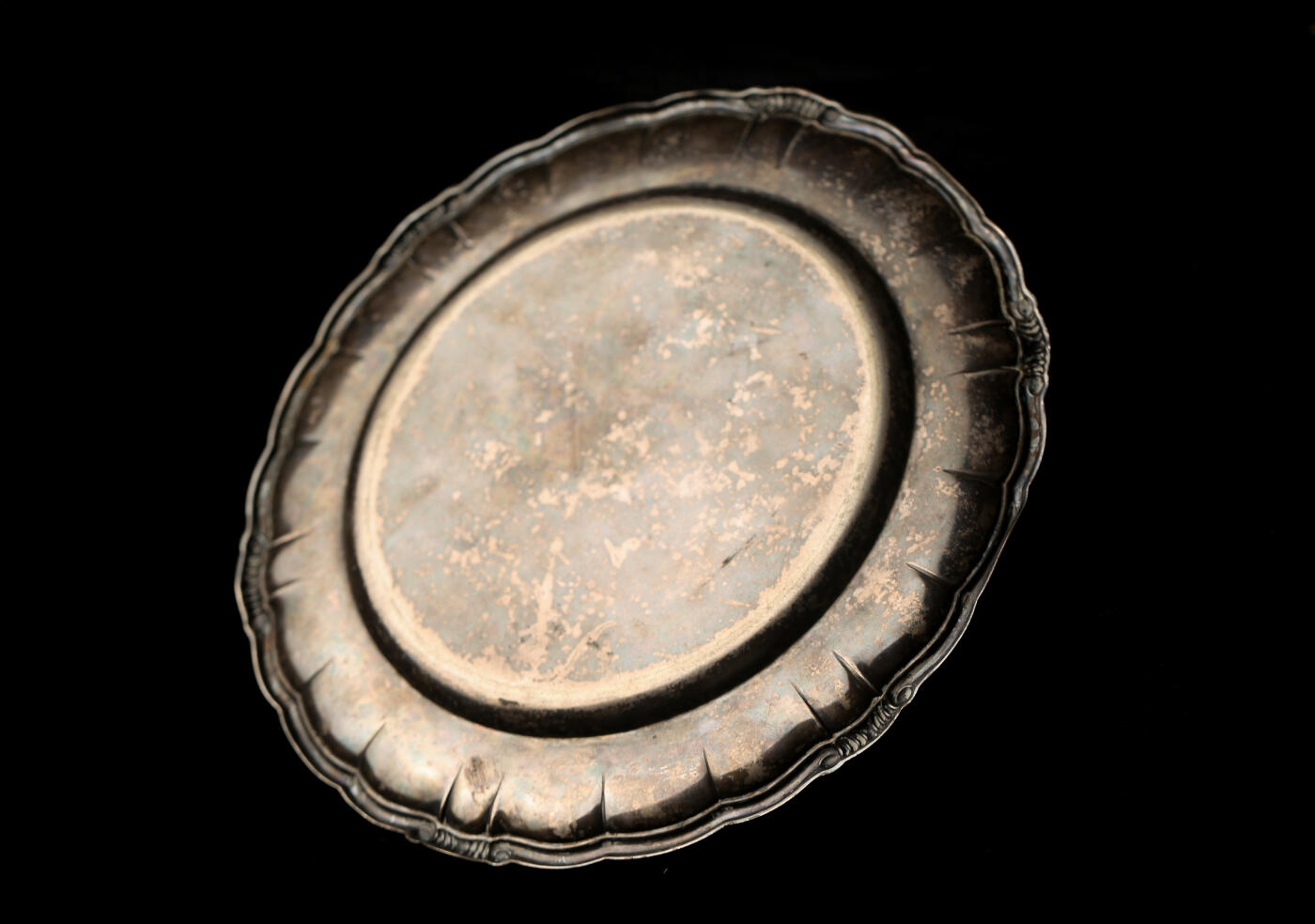 欢庆春节！戎马世界章牌大赏第112期春节大拍  德专场 1941年德国空军纪念盘——赠予双剑骑士铁十字勋章获得者 KG30联队军官 高级中尉维尔纳·鲍姆巴赫（这个步突标是第一攻击机联队的中队徽章，推测是第一攻击机联队在其获得橡树叶勋饰那天给他的赠礼）