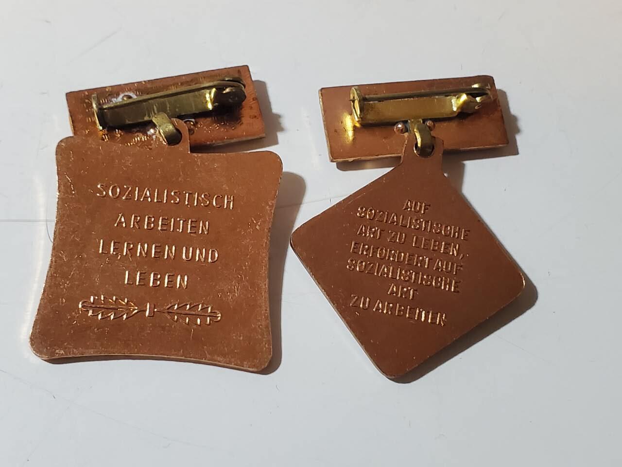 韵星假日军品类拍卖第40期 -- Rimey Holidays Militaria Auction 40 民主德国集体劳动荣誉奖章+个人积极劳动分子奖章一对