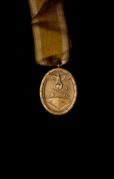 欢庆春节！戎马世界章牌大赏第112期春节大拍  德专场 - 铜制西墙奖章