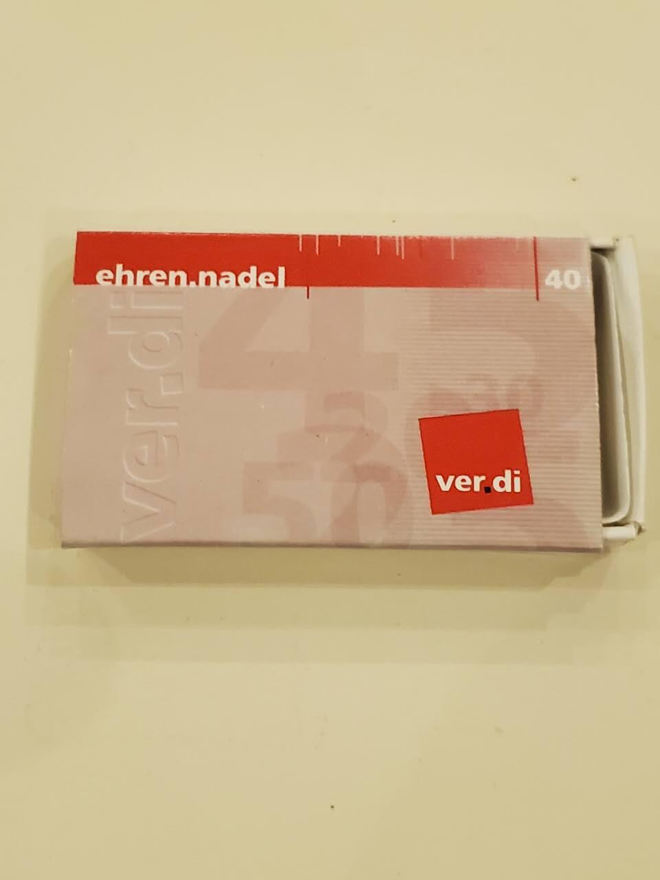 韵星假日军品类拍卖第40期 -- Rimey Holidays Militaria Auction 40 德国工会四十年证章带原盒一套 统一后德国 但四十年沿用的东德时间