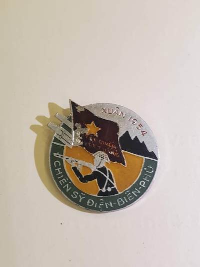 韵星假日军品类拍卖第40期 -- Rimey Holidays Militaria Auction 40 - 越盟极早期奠边府战士奖章颁发给越南独立战争中与法军作战的军官和士兵 极早期时期的产物 保存很好