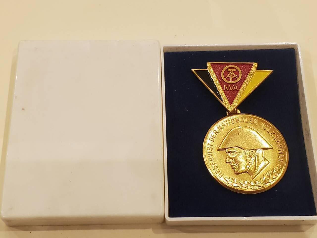 韵星假日军品类拍卖第40期 -- Rimey Holidays Militaria Auction 40 民主德国金级预备役军官优秀服务奖章带原盒一套