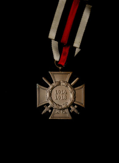 欢庆春节！戎马世界章牌大赏第112期春节大拍  德专场 - 兴登堡奖章 背打标