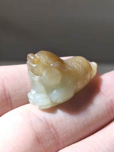 星盘世界钱币二月二十一日初五 世界古典币春节精品大拍 祝各位藏友马年大吉-新年新气象！ - 和田玉「精品金蟾」，新疆金糖料，招财进宝的三足金蟾，萌萌的，料子细腻，超油润，小小的很可爱，可把可挂也可作为小摆件，工艺精细