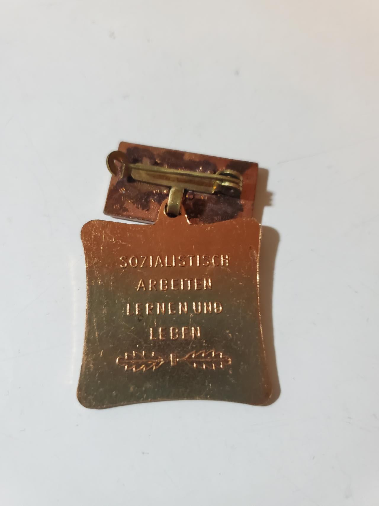 韵星假日军品类拍卖第40期 -- Rimey Holidays Militaria Auction 40 民主德国集体劳动荣誉奖章带五次获得上挂