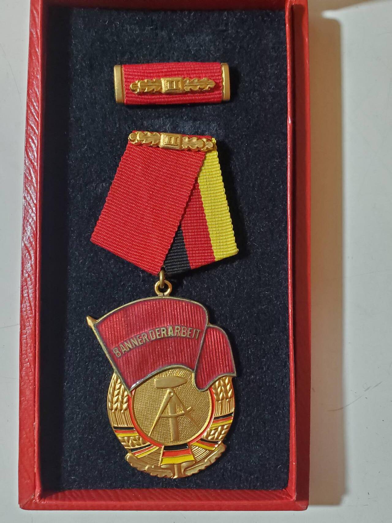 韵星假日军品类拍卖第40期 -- Rimey Holidays Militaria Auction 40 民主德国二级劳动红旗勋章带原盒略一套 早期版本 珐琅无损 高级勋章