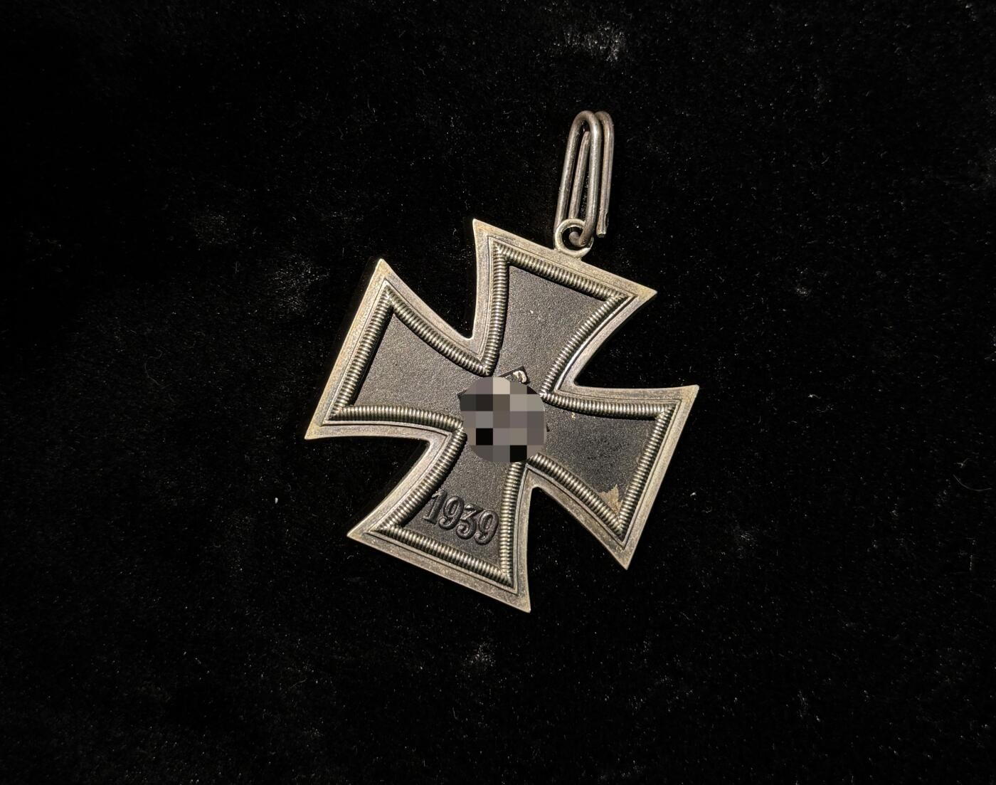 欢庆春节！戎马世界章牌大赏第111期春节大拍 德国骑士级铁十字勋章，战后RS厂，环打银标，漆面有小瑕疵