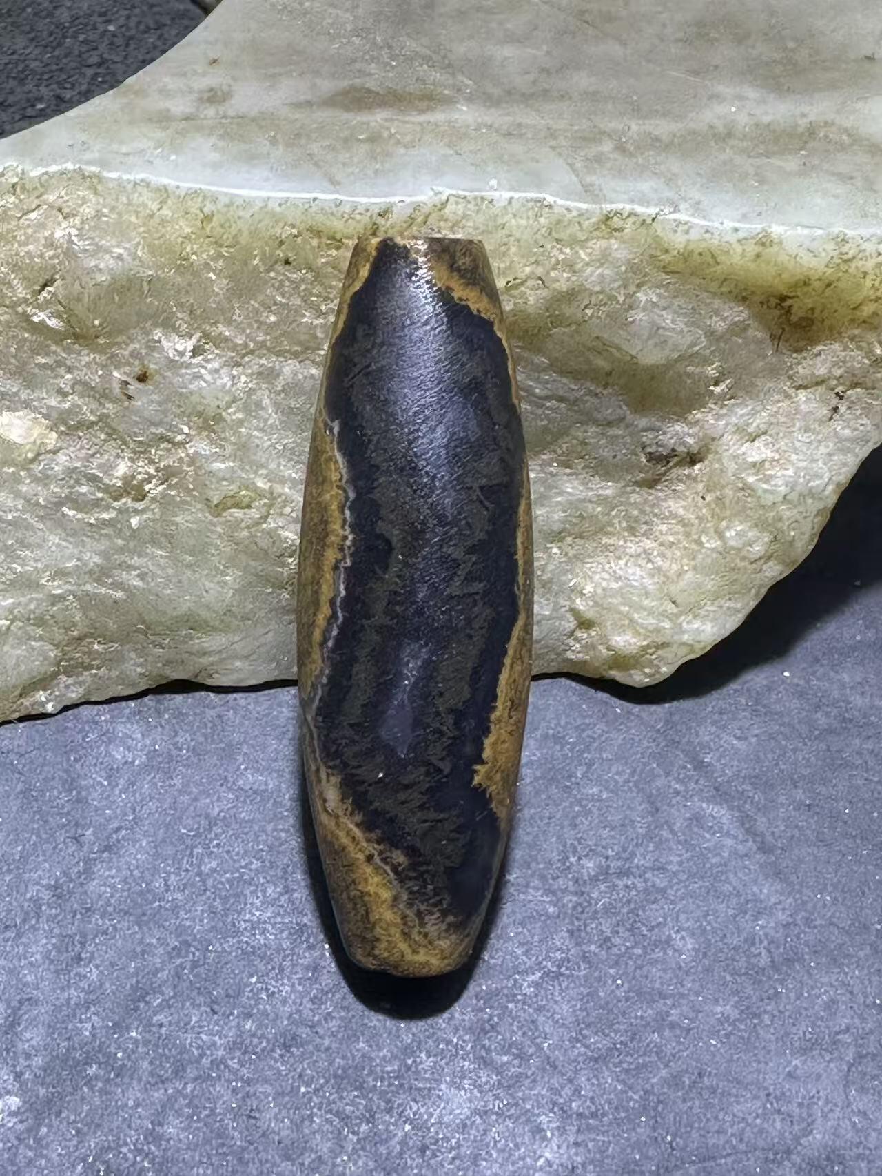 亚光蓝玉髓原皮天眼纹九眼页岩天珠一颗