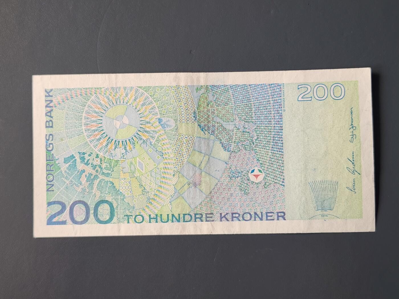 2月10号晚上8点 外国纸币自动截拍第23场 挪威 200克朗 纸币 第7版  2002年 有全息箔 极美品