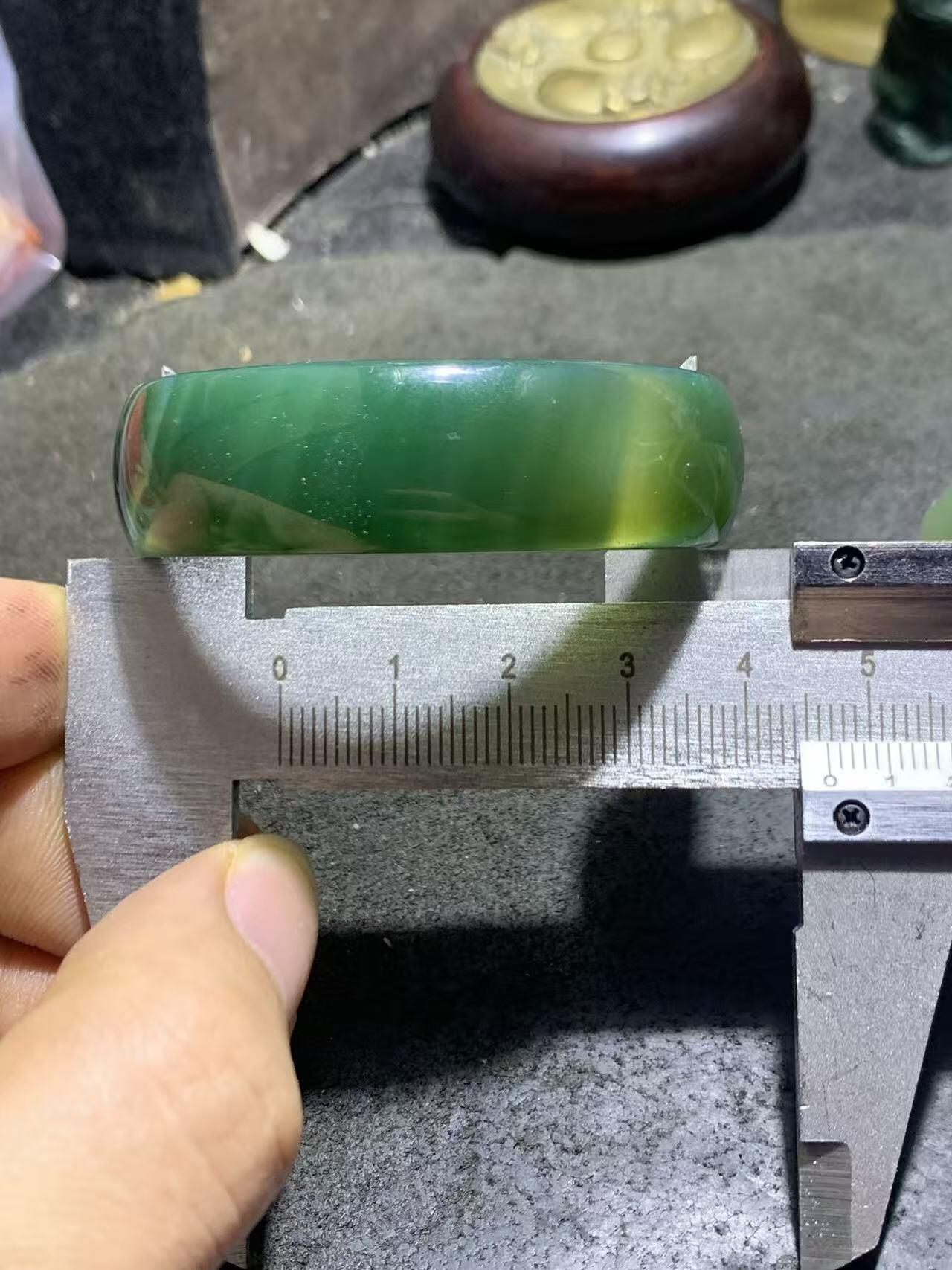 缠丝玛瑙通货小手镯1只，