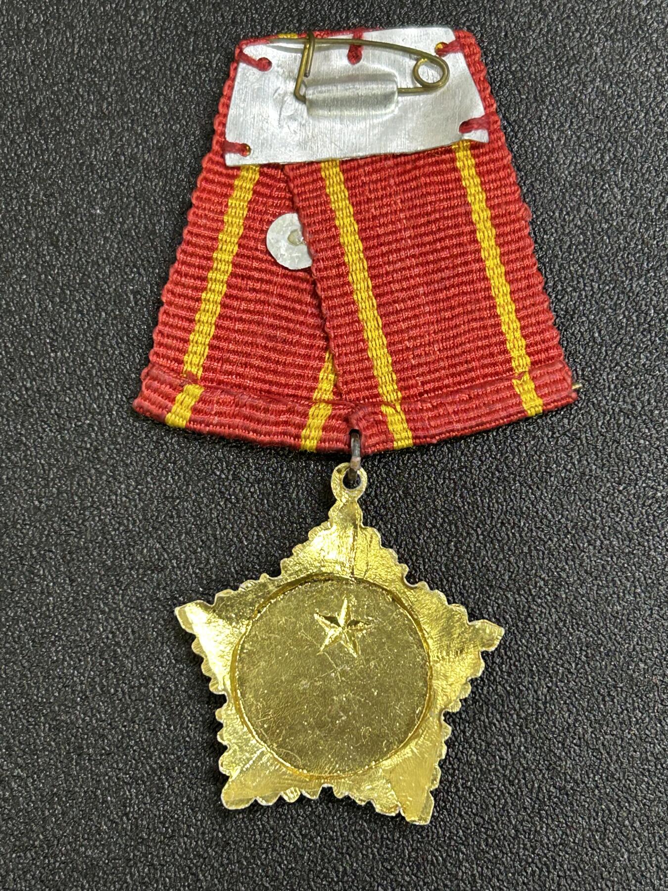 西秦中古拍卖第七十七期 2026马年新春专场 本场拍品年初九发出 越南三级抗战勋章 早期版本