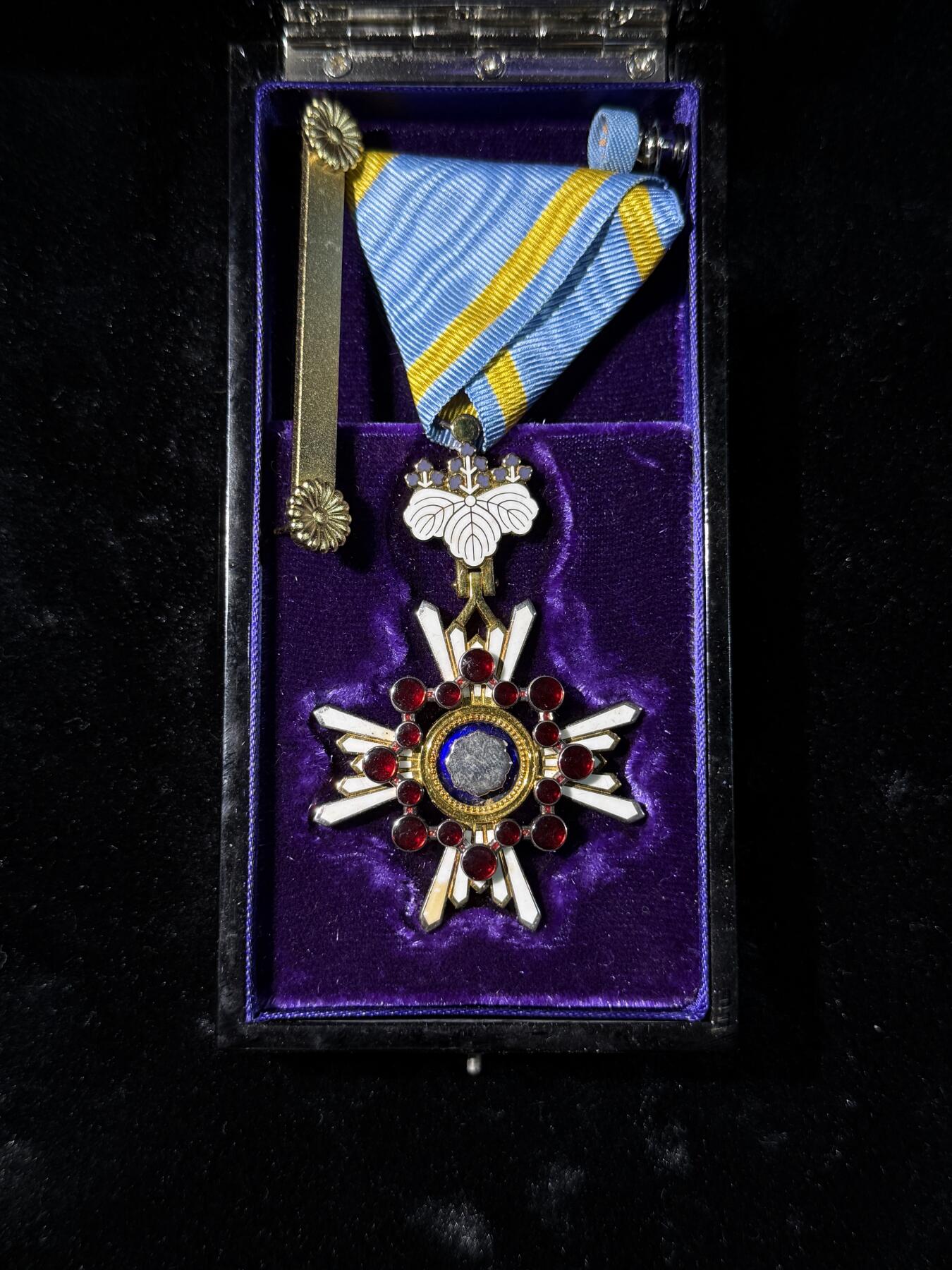 欢庆春节！戎马世界章牌大赏第111期春节大拍 瑞宝双光章