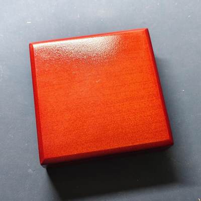 【全场包邮】纯粹捡漏拍503场 - 【少见】菲律宾2015年500比索教皇访问精制镀金纪念币-盒证全【奎松造币厂铸造，设计简约，精致漂亮】