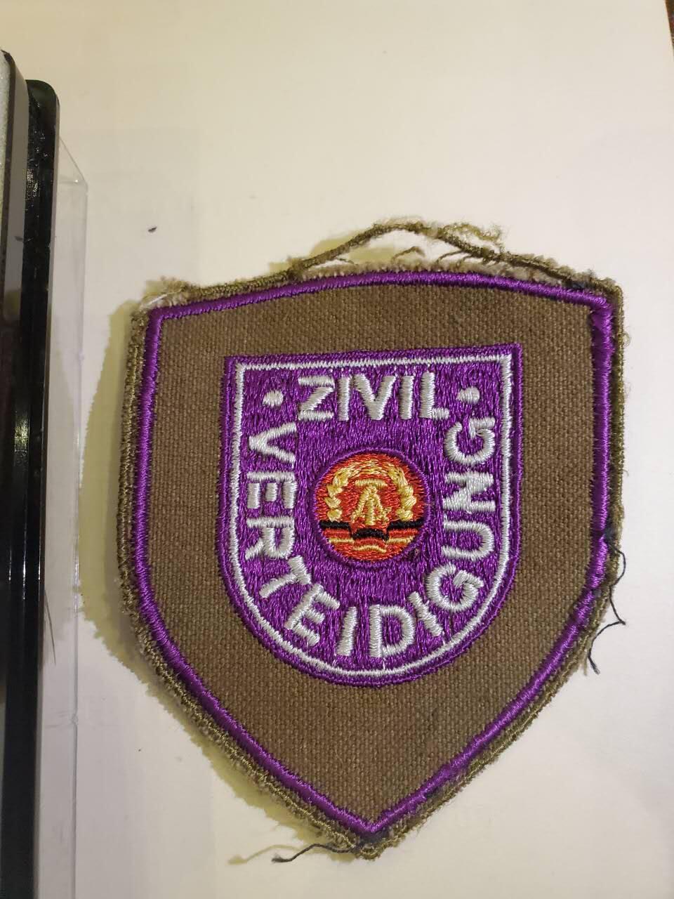 韵星假日军品类拍卖第40期 -- Rimey Holidays Militaria Auction 40 民主德国银级民防功绩奖章带盒略一套+民防臂章一套 好品铜镀银