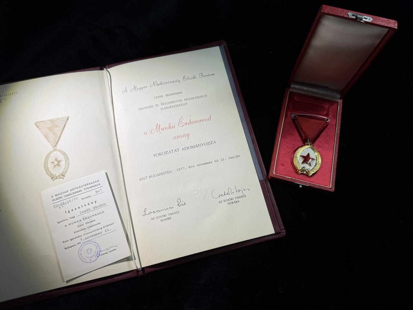 欢庆春节！戎马世界章牌大赏第111期春节大拍 匈牙利一级劳动勋章，大小证书齐全