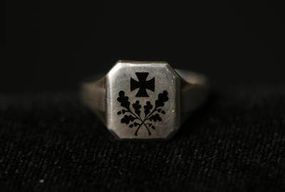 欢庆春节！戎马世界章牌大赏第112期春节大拍  德专场 - 德二银制珐琅戒指