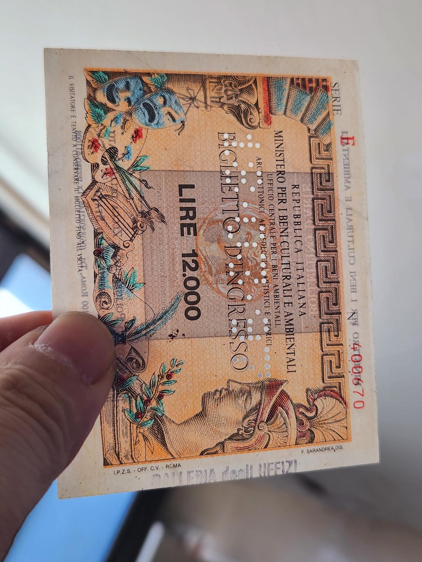 2月10号晚上8点 外国纸币自动截拍第23场 意大利 12000里拉 有孔版