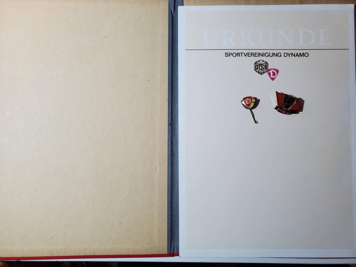 韵星假日军品类拍卖第40期 -- Rimey Holidays Militaria Auction 40 民主德国dtsb体能体育协会 资深成员证章、插针带证书一套