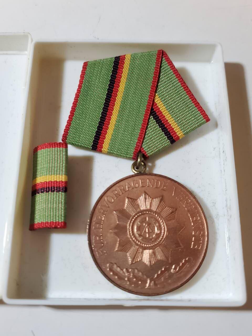 韵星假日军品类拍卖第40期 -- Rimey Holidays Militaria Auction 40 民主德国内务部铜级功绩奖章带盒带略