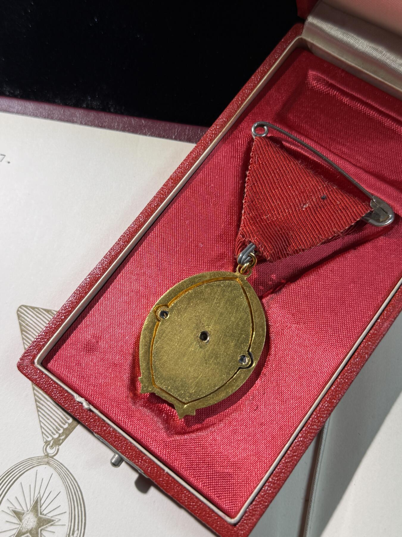 欢庆春节！戎马世界章牌大赏第111期春节大拍 匈牙利一级劳动勋章，大小证书齐全