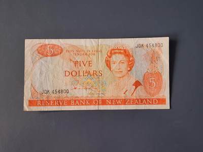 2月10号晚上8点 外国纸币自动截拍第23场 - 新西兰 5元  1981年 首发首签版 美品原票