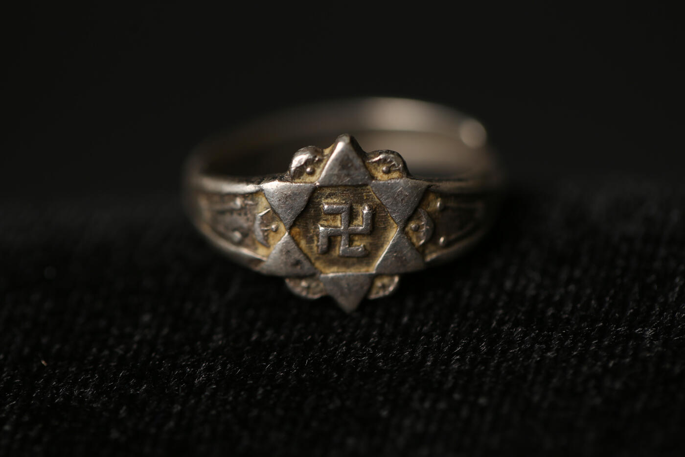 欢庆春节！戎马世界章牌大赏第112期春节大拍  德专场 晚清民国西藏藏地造密宗类信仰戒指 藏银（欧洲来的，有人当德三戒指卖了）