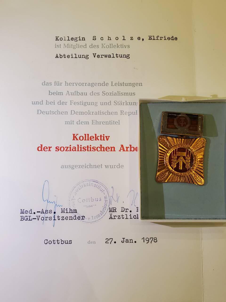 韵星假日军品类拍卖第40期 -- Rimey Holidays Militaria Auction 40 民主德国连续获得五次版本集体劳动荣誉奖章带盒证书一套