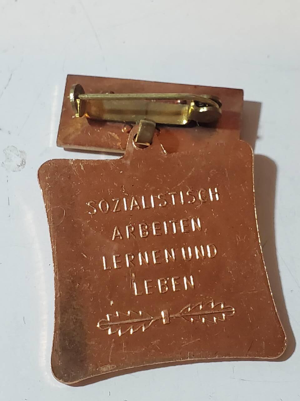 韵星假日军品类拍卖第40期 -- Rimey Holidays Militaria Auction 40 民主德国集体劳动荣誉奖章