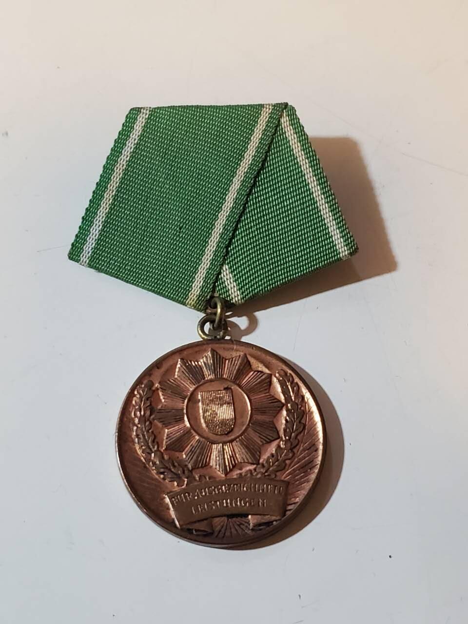 韵星假日军品类拍卖第40期 -- Rimey Holidays Militaria Auction 40 民主德国治安警察部队优秀服务奖章 -- 内务部警察成立前的部队 与战争结束初期 非常稀少