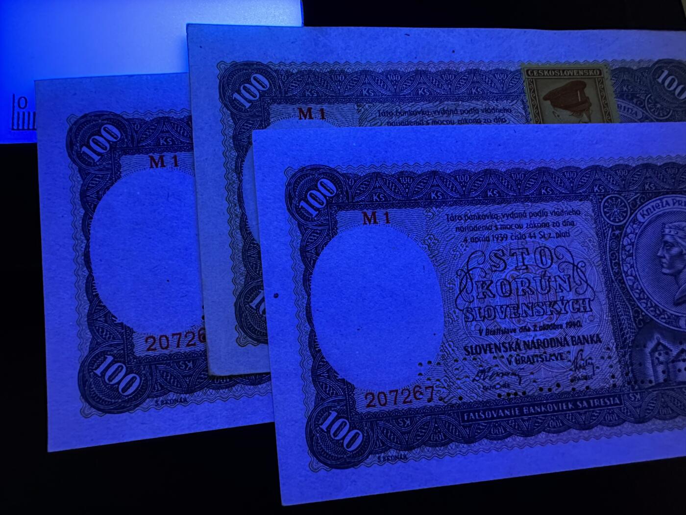 《外钞收藏家》第六百一十期（新年假期场/年后快递恢复正常再发货）（长期征集拍品、欢迎藏友们联系合作） 1939年斯洛伐克100克朗 样票 3张一起 UNC- 角有小折等瑕疵