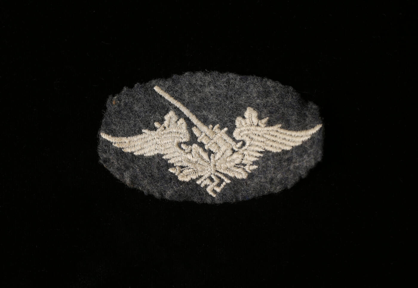 欢庆春节！戎马世界章牌大赏第112期春节大拍  德专场 德三空军高射炮兵人员徽章（高射炮兵专业资格章）