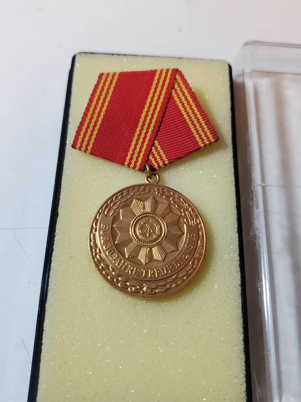 韵星假日军品类拍卖第40期 -- Rimey Holidays Militaria Auction 40 民主德国内务部特级一等优秀服务奖章 带原盒 最高级内务部服务奖章 好品铜镀金