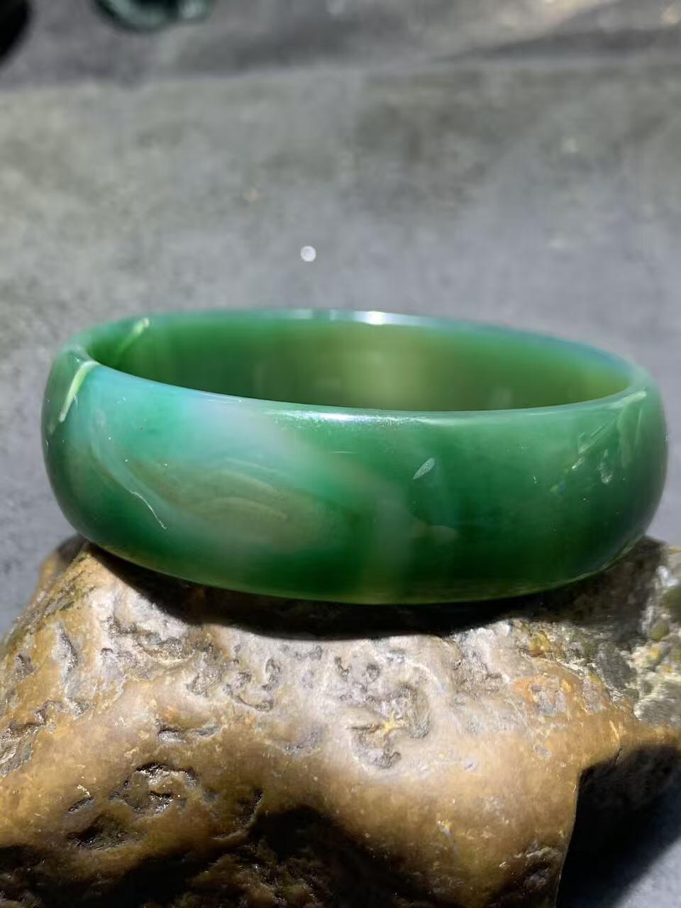 缠丝玛瑙通货小手镯1只，