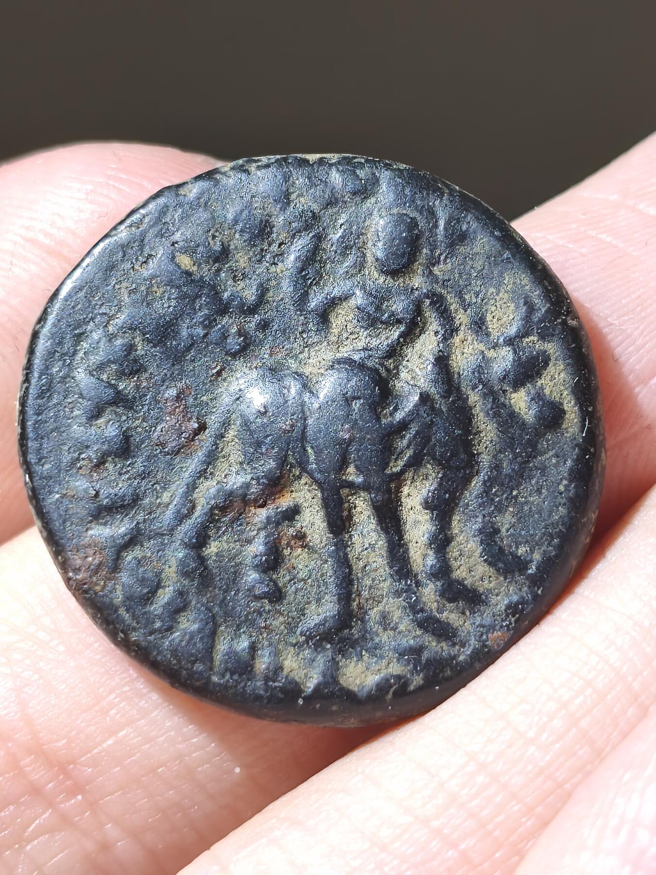 星盘世界钱币二月二十一日初五 世界古典币春节精品大拍 祝各位藏友马年大吉-新年新气象！ 贵霜帝国 阎膏珍 约公元100-127/8年  青铜四德拉克马，贝格拉姆铸币厂出品