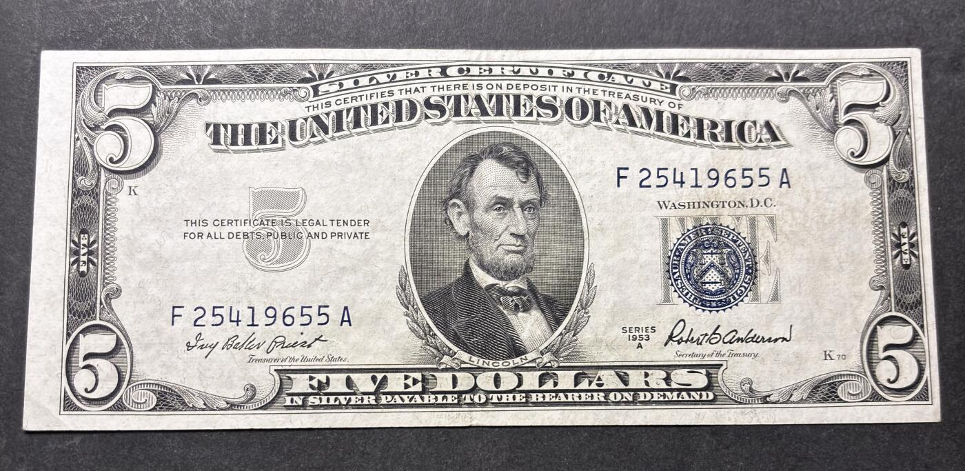 【金马踏春，泉马奔腾】2026 年新年贺岁场，（定于年初五接财神截拍）祝各位老板马到成功，马上有钱，愿岁岁平安喜乐顺遂 少见 1953 年蓝印版林肯头 5 美元，尾号 655，错版币裁切错误，看图