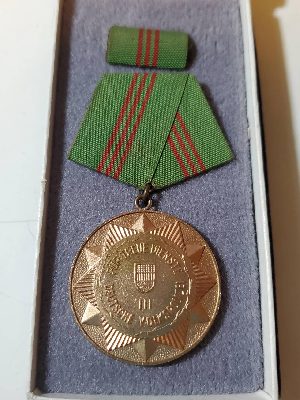 韵星假日军品类拍卖第40期 -- Rimey Holidays Militaria Auction 40 民主德国第一版内务部铜级忠诚服务奖章带盒略