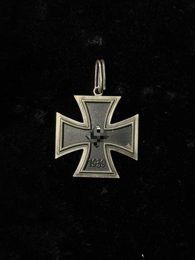 欢庆春节！戎马世界章牌大赏第111期春节大拍 - 德国骑士级铁十字勋章，战后RS厂，环打银标，漆面有小瑕疵