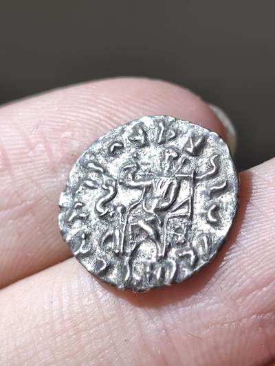 历史名人！印度-希腊王国 安提亚基达斯斯 公元前115-前95年  银币德拉克马 背面宙斯旁边的大象表明了希腊人对佛教的皈依