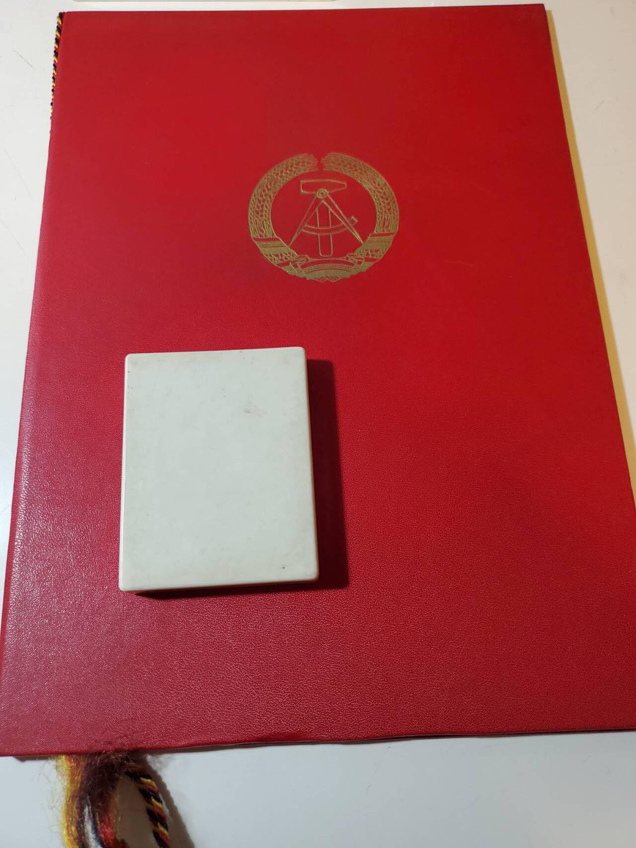 韵星假日军品类拍卖第40期 -- Rimey Holidays Militaria Auction 40 民主德国集体劳动荣誉奖章带原盒带实发证书一套 好品