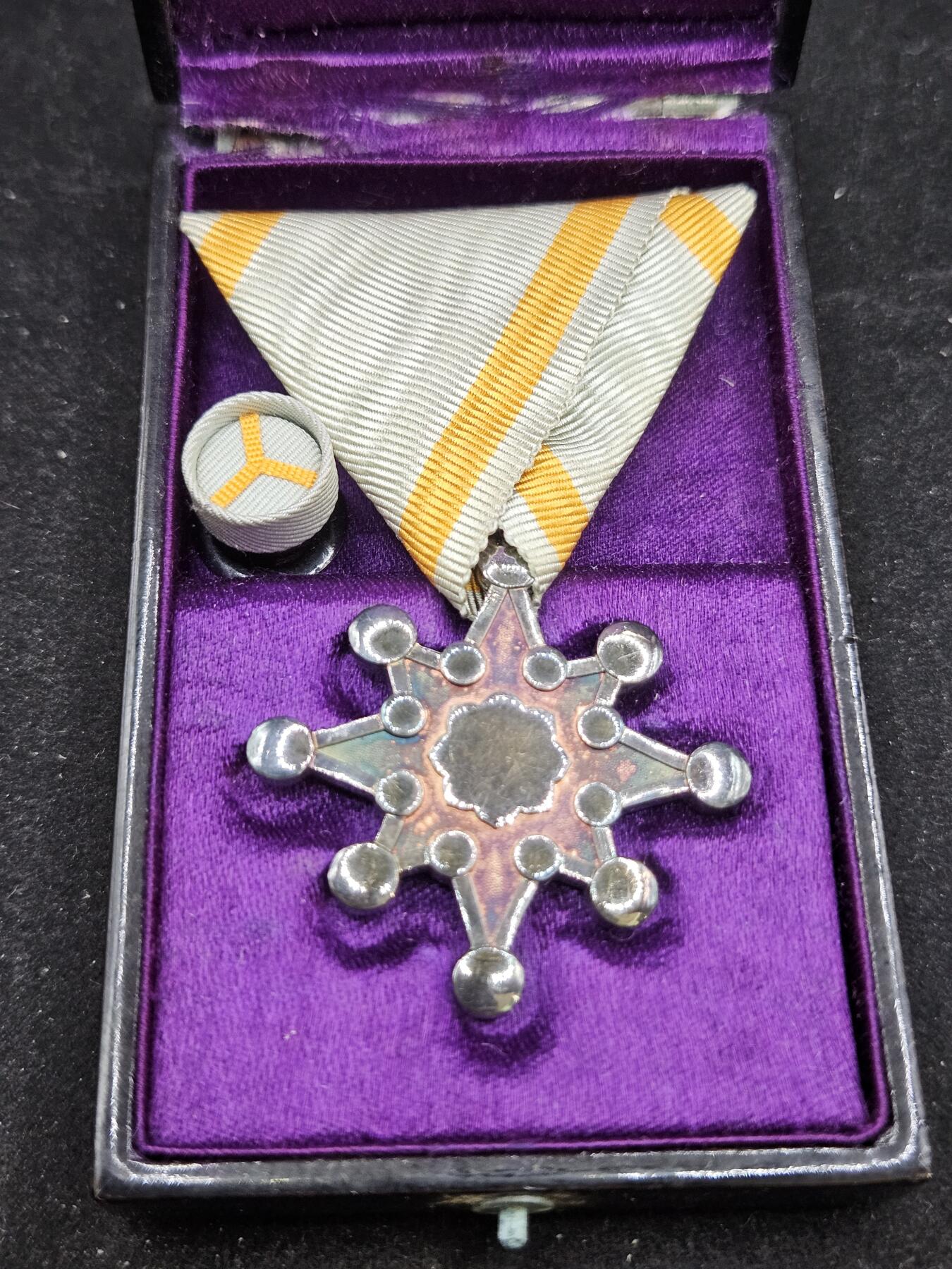 0元起拍勋章 第333期 咸鱼国勋章拍卖专场 2月11日（周三）下午6：00开始 八等瑞宝章银制带盒略