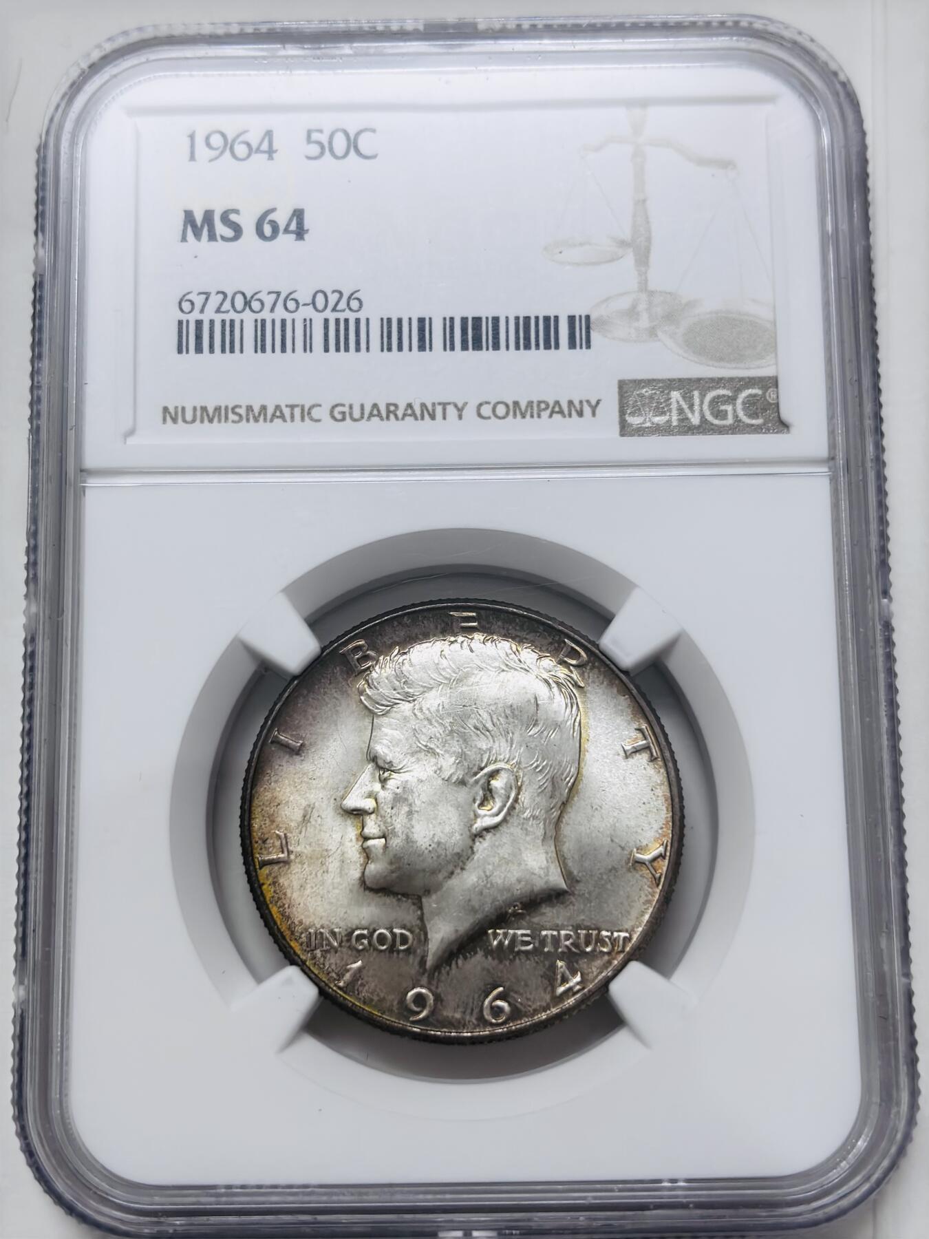 【金马踏春，泉马奔腾】2026 年新年贺岁场，（定于年初五接财神截拍）祝各位老板马到成功，马上有钱，愿岁岁平安喜乐顺遂 NGC MS64 分 1964 年美国肯尼迪半美元银币，璀璨金环彩，暴力转光 12.5 克 900 银