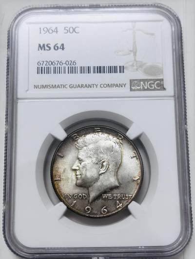 【金马踏春，泉马奔腾】2026 年新年贺岁场，（定于年初五接财神截拍）祝各位老板马到成功，马上有钱，愿岁岁平安喜乐顺遂 - NGC MS64 分 1964 年美国肯尼迪半美元银币，璀璨金环彩，暴力转光 12.5 克 900 银
